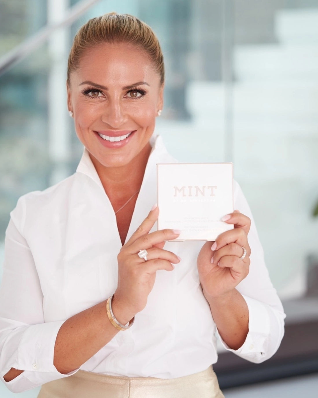 MINT Hollywood Smile Whitening Strips – 7-Day Treatment